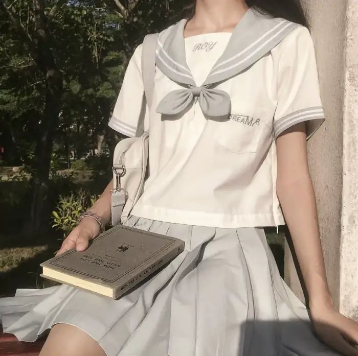 她爱他